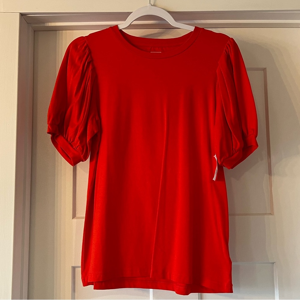 Women’s NWT Gap shirt size medium